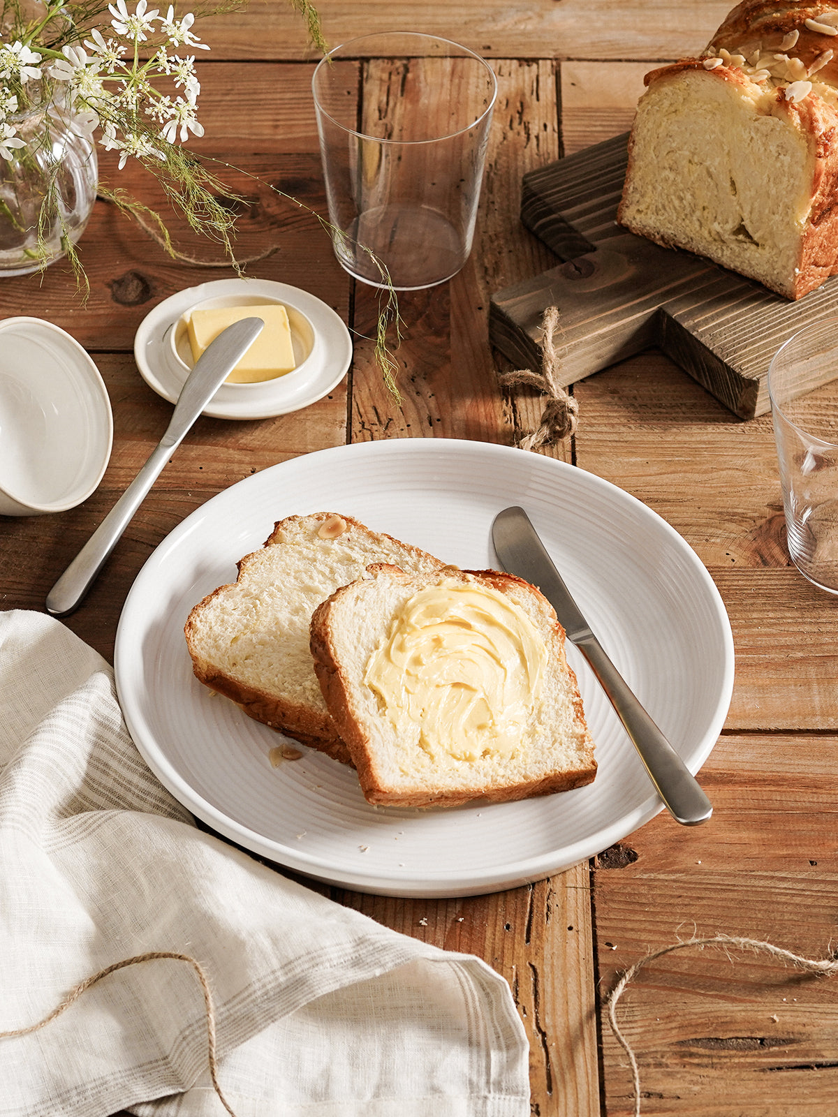 LE TAUCI 12‑Piece Ceramic Plates and Bowls Set, Service for 4 – White Farmhouse Dinnerware Sets with Deeper Plates (10" Dinner, 8" Salad, 6" Bowls), Dishwasher & Microwave Safe Stoneware Dishes